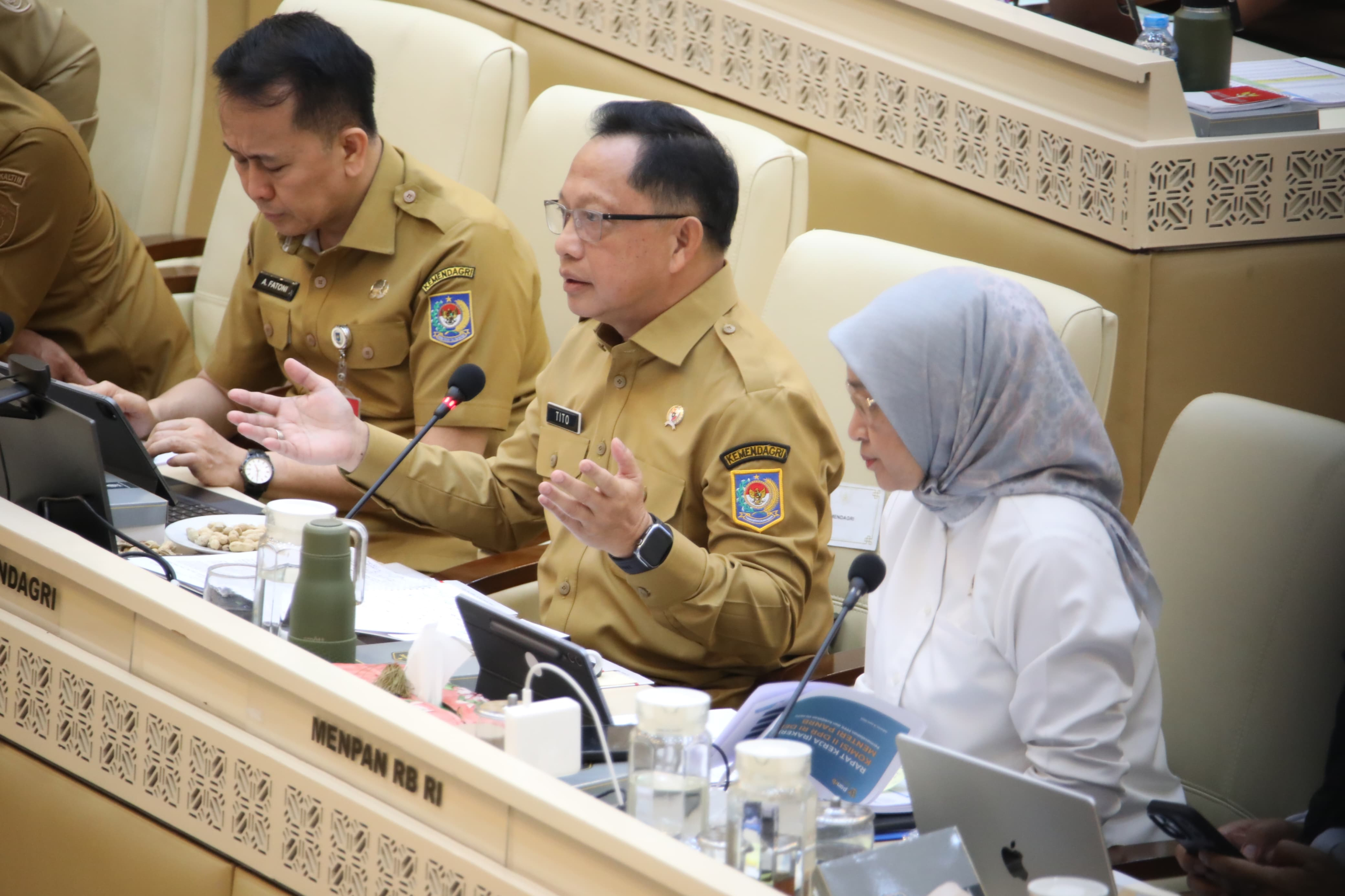 Mendagri Tito Urai Strategi Penanganan PPPK dan Honorer