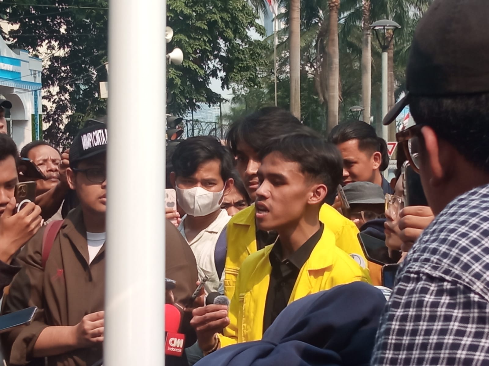 Aksi Demo Mahasiswa di Bundaran HI Sempat Terhalang