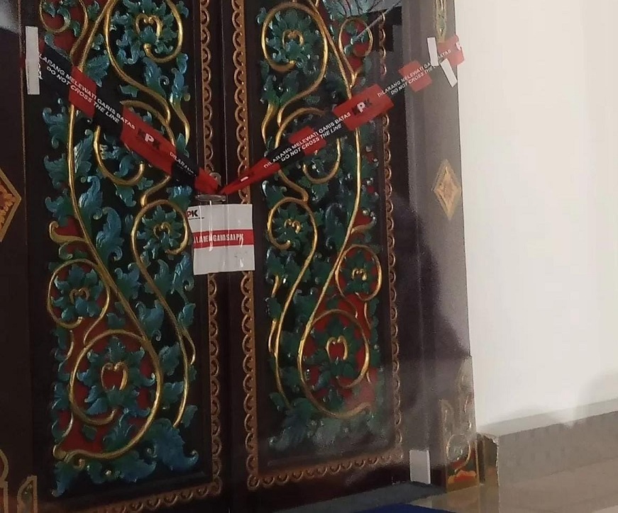 Ruang Kerja Bupati Lombok Barat Disegel, Ada Apa ?