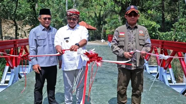 Kepala BNPB Resmikan Jembatan Bailey di Temanggung, Akses 400 Warga Kembali Pulih