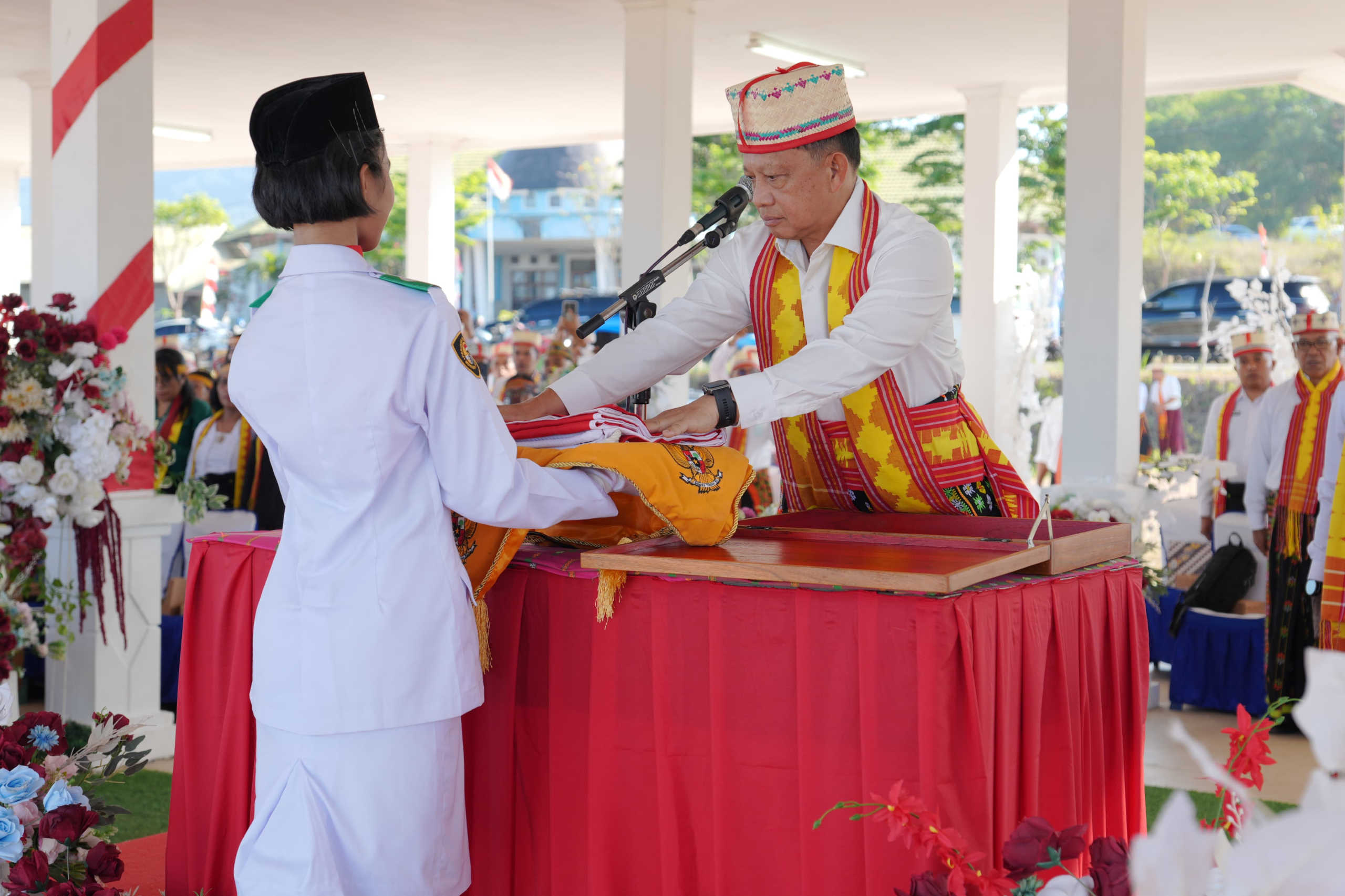 Mendagri Tito Pimpin Upacara HUT Ke-81 Kemerdekaan RI di Manggarai Timur