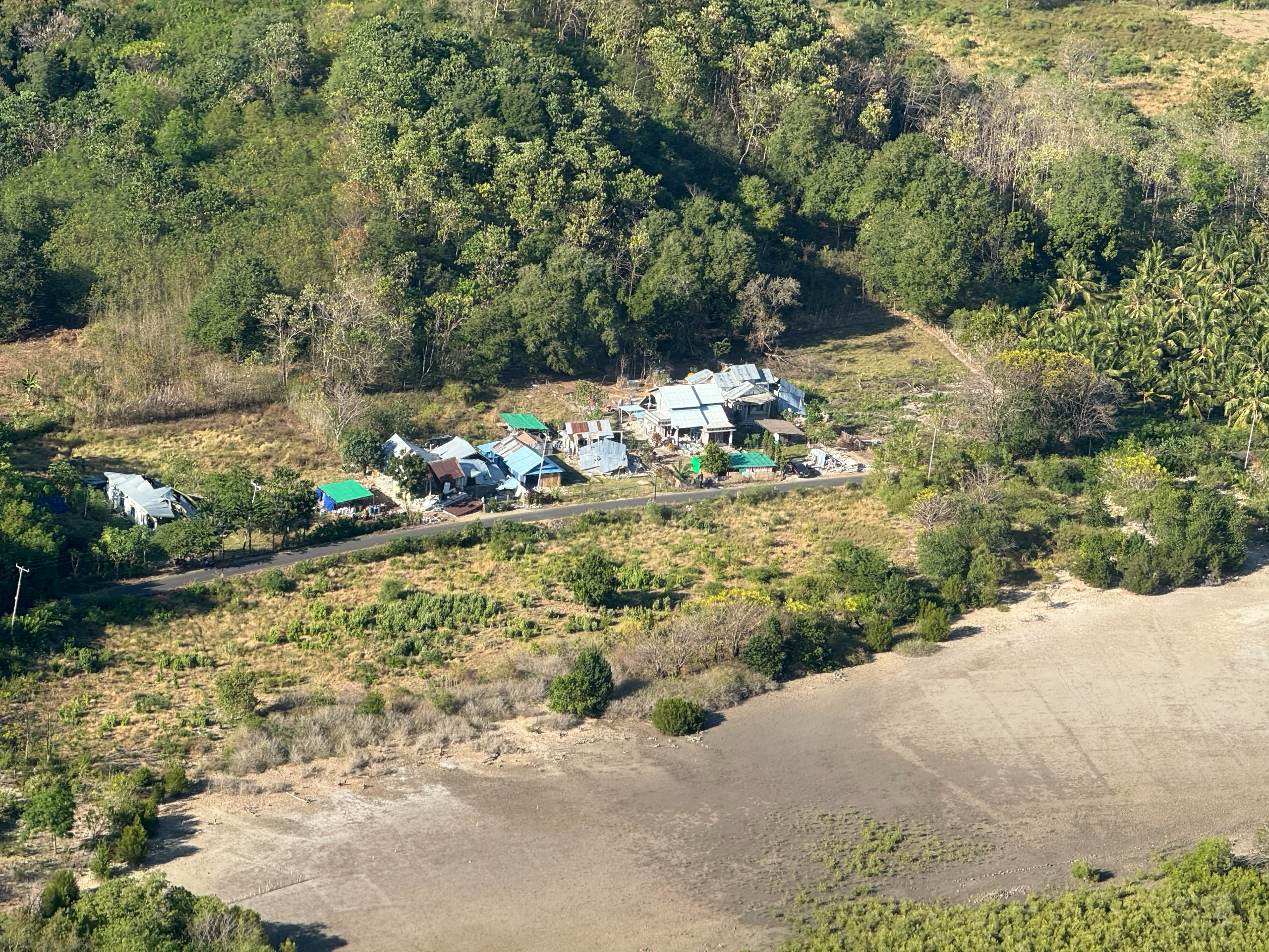 BNPB Lakukan Survei Udara Petakan Lanskap Wilayah Terdampak Gempa M7.7 NTT