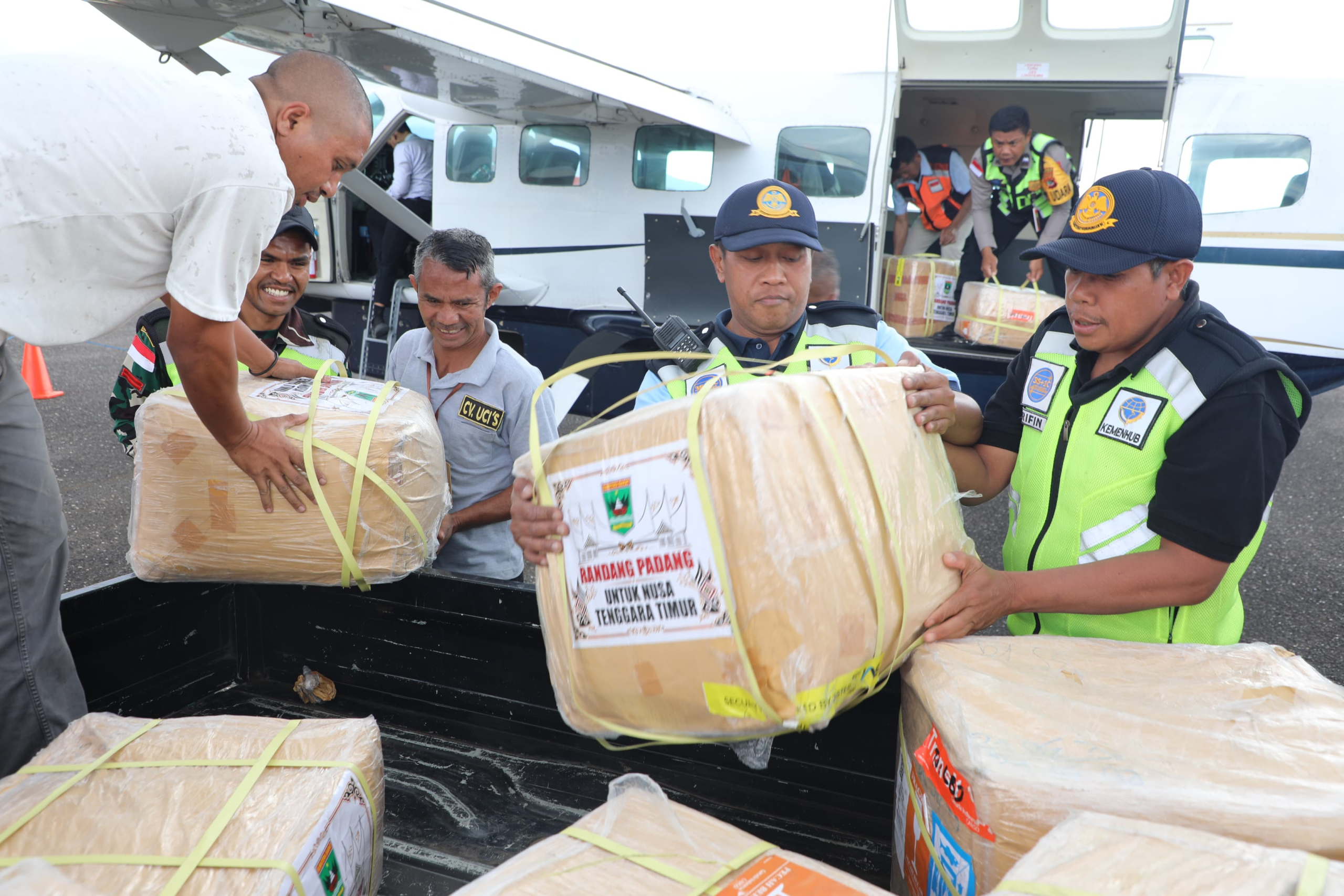Sebanyak 2,2 Ton Rendang dari Pemprov Sumbar untuk Dukungan Penanganan Gempa NTT M7.7