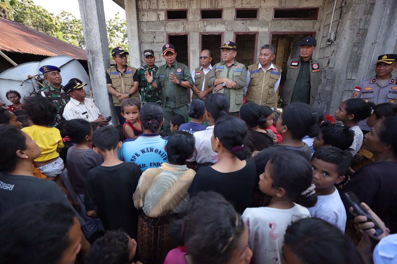 Hadir di Ende, Kepala BNPB Pastikan Dukungan Rumah Rusak dan Kebutuhan Penyintas Gempa Terpenuhi