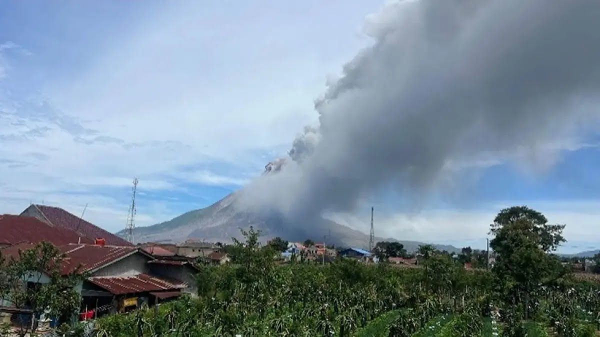 Aktivitas Gunung Sinabung Meningkat, Warga di Sejumlah Desa Diarahkan ke Zona Aman