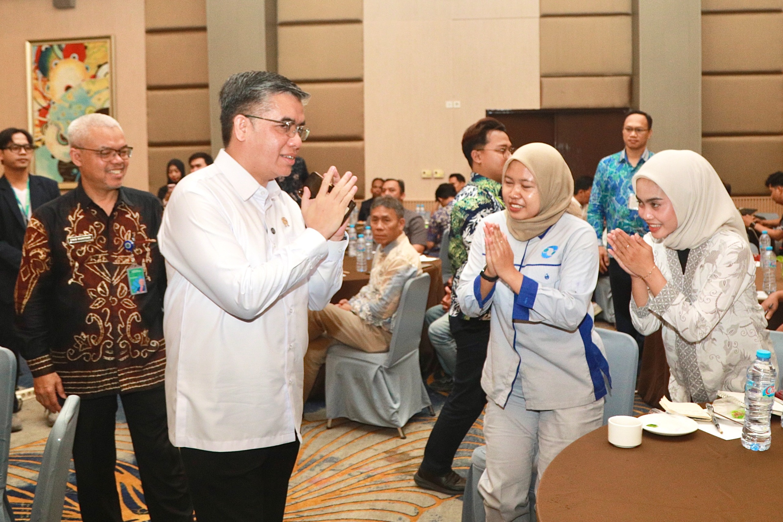 Tak Sekadar Kejar IPK, Wamenaker Minta Para Mahasiswa Bangun Kompetisi