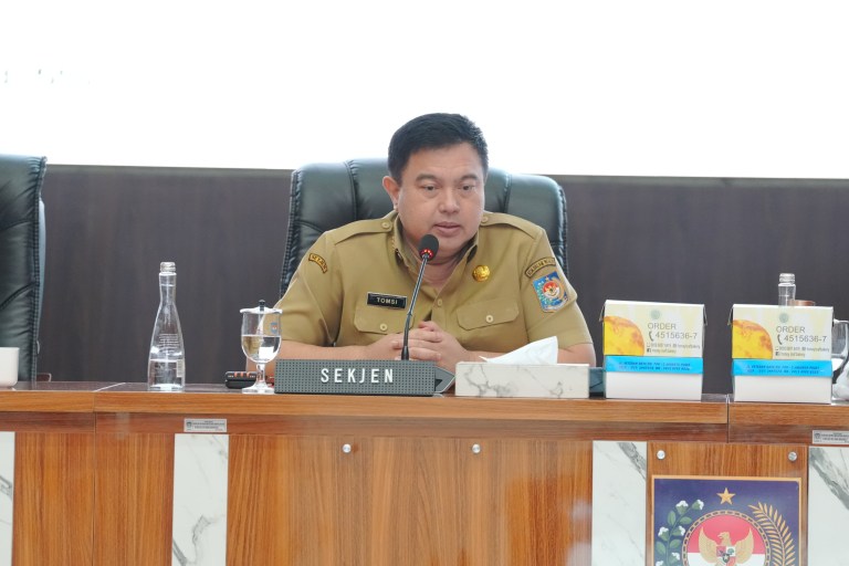 Sekjen Kemendagri Minta Pemda Cek Perkembangan Harga Komoditas di Lapangan